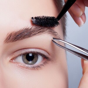 Category  "Classic Eyebrow Shaping". Div2