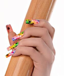 Airbrush Nail Art. Div3 